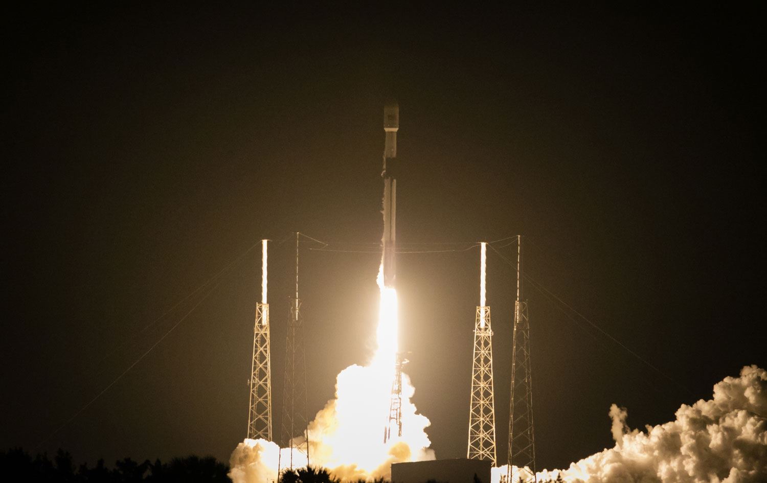 Türksat 5A uydusu ABD’den uzaya gönderildi