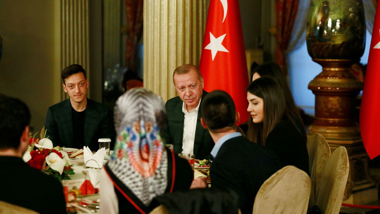 ئەردۆغان و گوڵشە گوشاریان خستووەتە سەر ئۆزێل