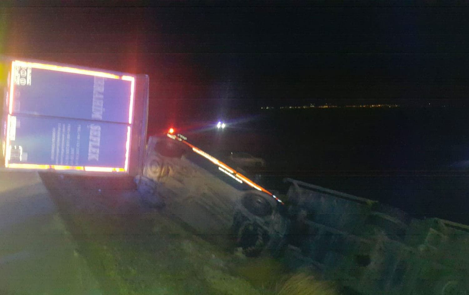 Afyon’da aşırı rüzgar nedeniyle 6 araç devrildi