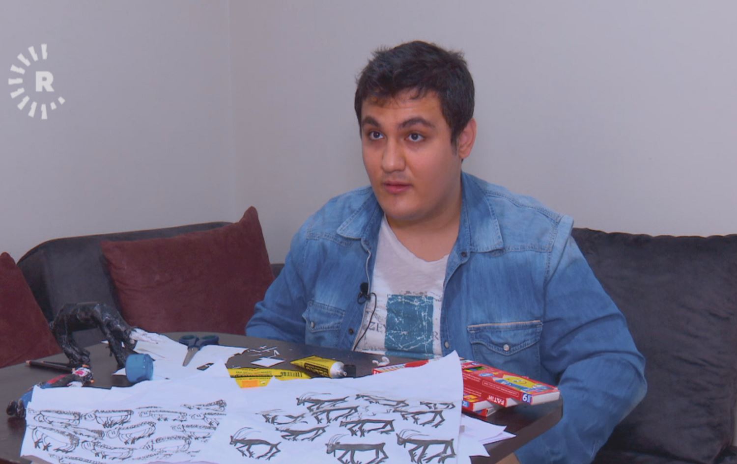 Fatih Topkan ê nexweşê otîzmê bi çêkirina peyker û fîgurên kaxiz tê nasîn