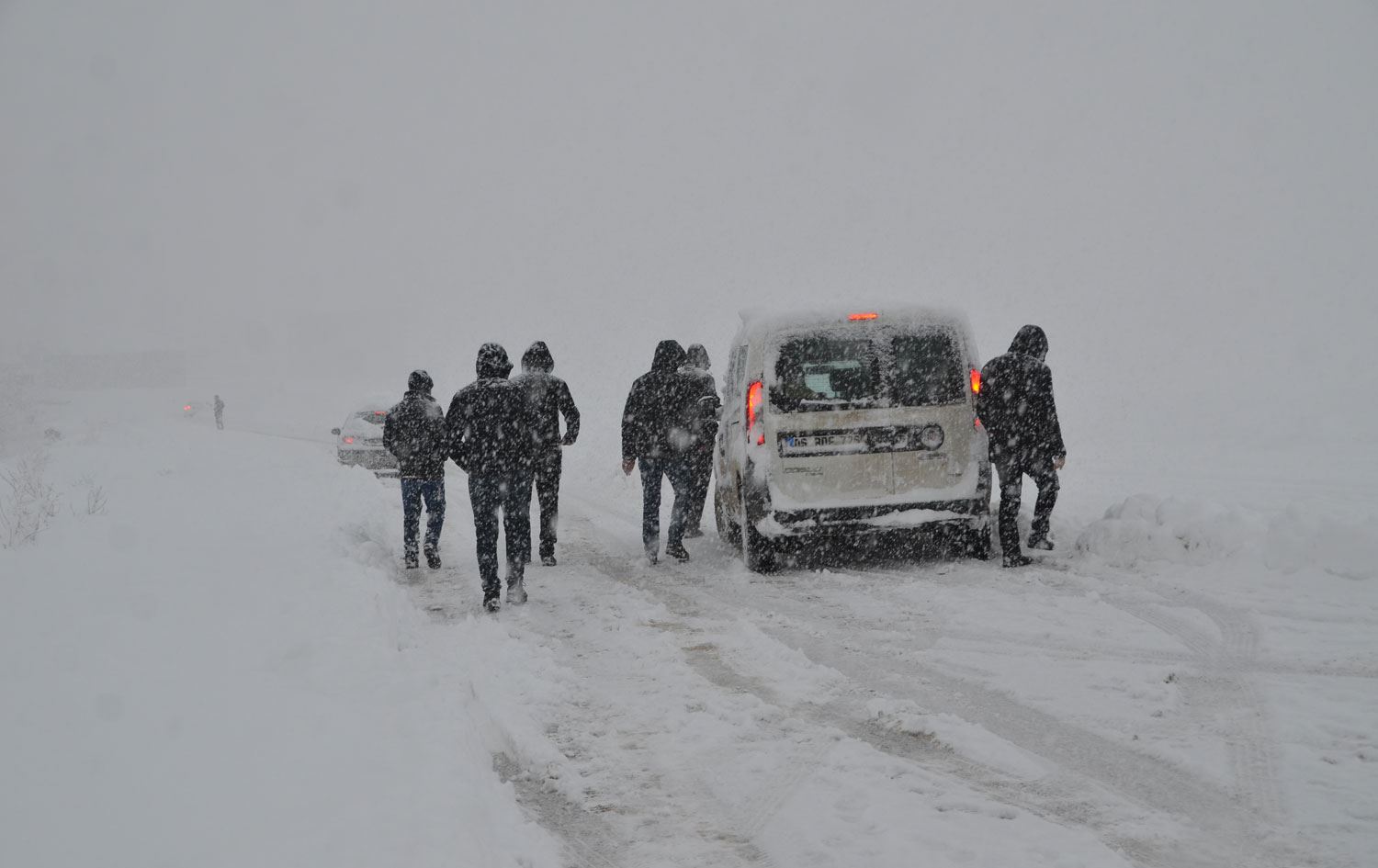Van, Hakkari, Bitlis ve Muş'ta 648 yerleşim birimine ulaşım sağlanamıyor
