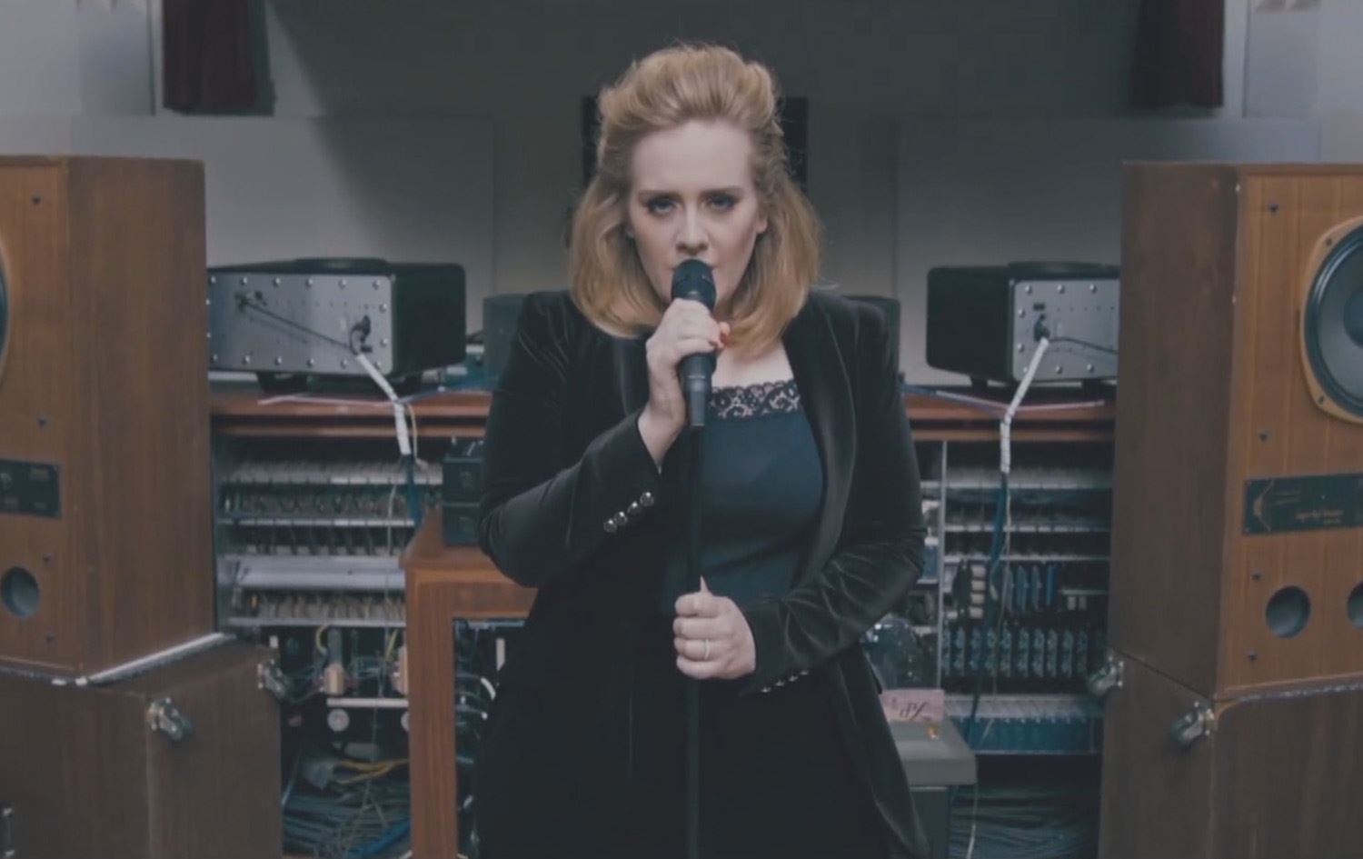 مانگی داهاتوو ئەدێل ئەلبوومە نوێیەکەی بڵاودەکاتەوە