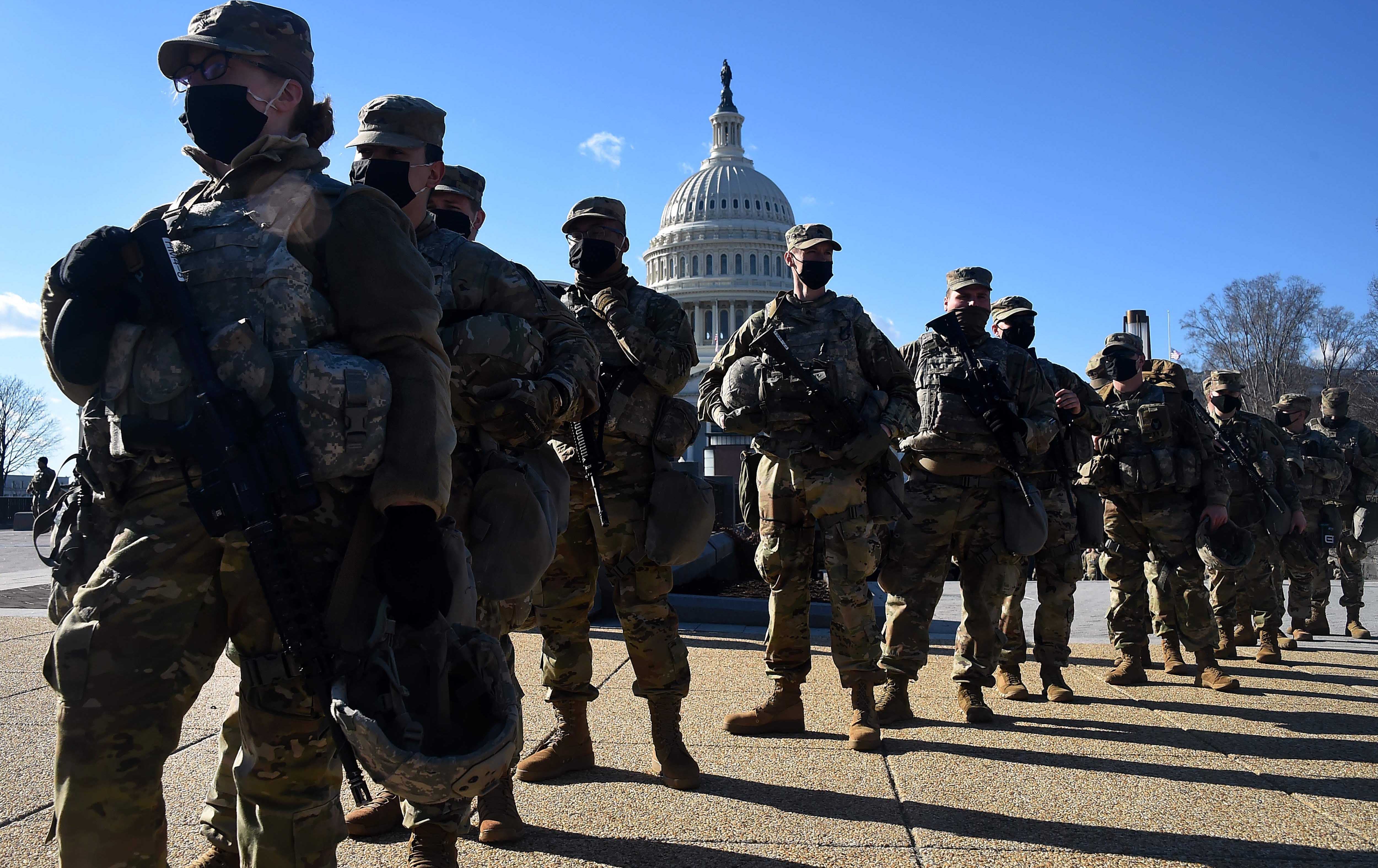 پێنتاگۆن لەسەر کۆمێنت نووسین دوو ئەندامی گاردی نیشتمانی دەردەکات