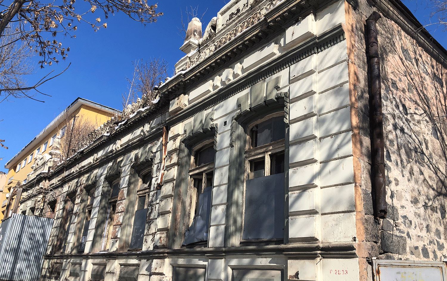 Kars’ta tarihi evler yıkılıyor