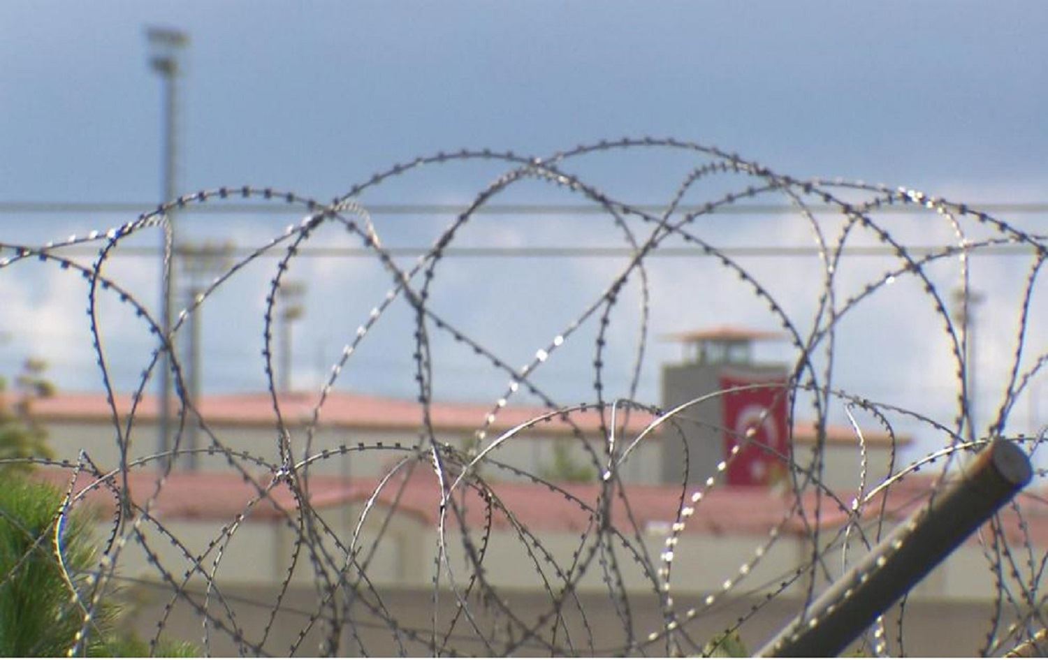 RAPORT - 18 salên AK Partiyê: 27 hezar û 493 kes hatine êşkencekirin