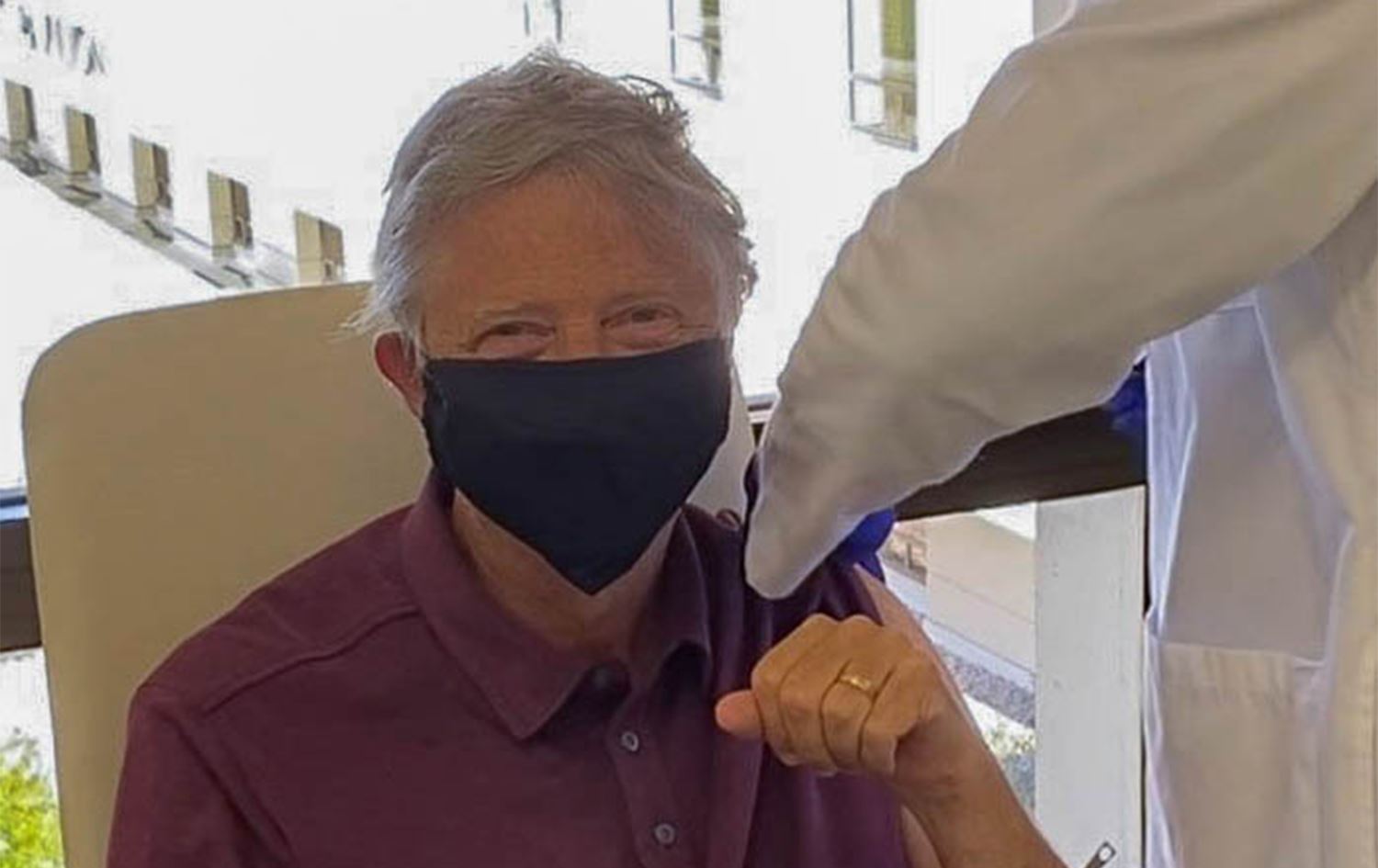 Bill Gates Covid-19 aşısı oldu