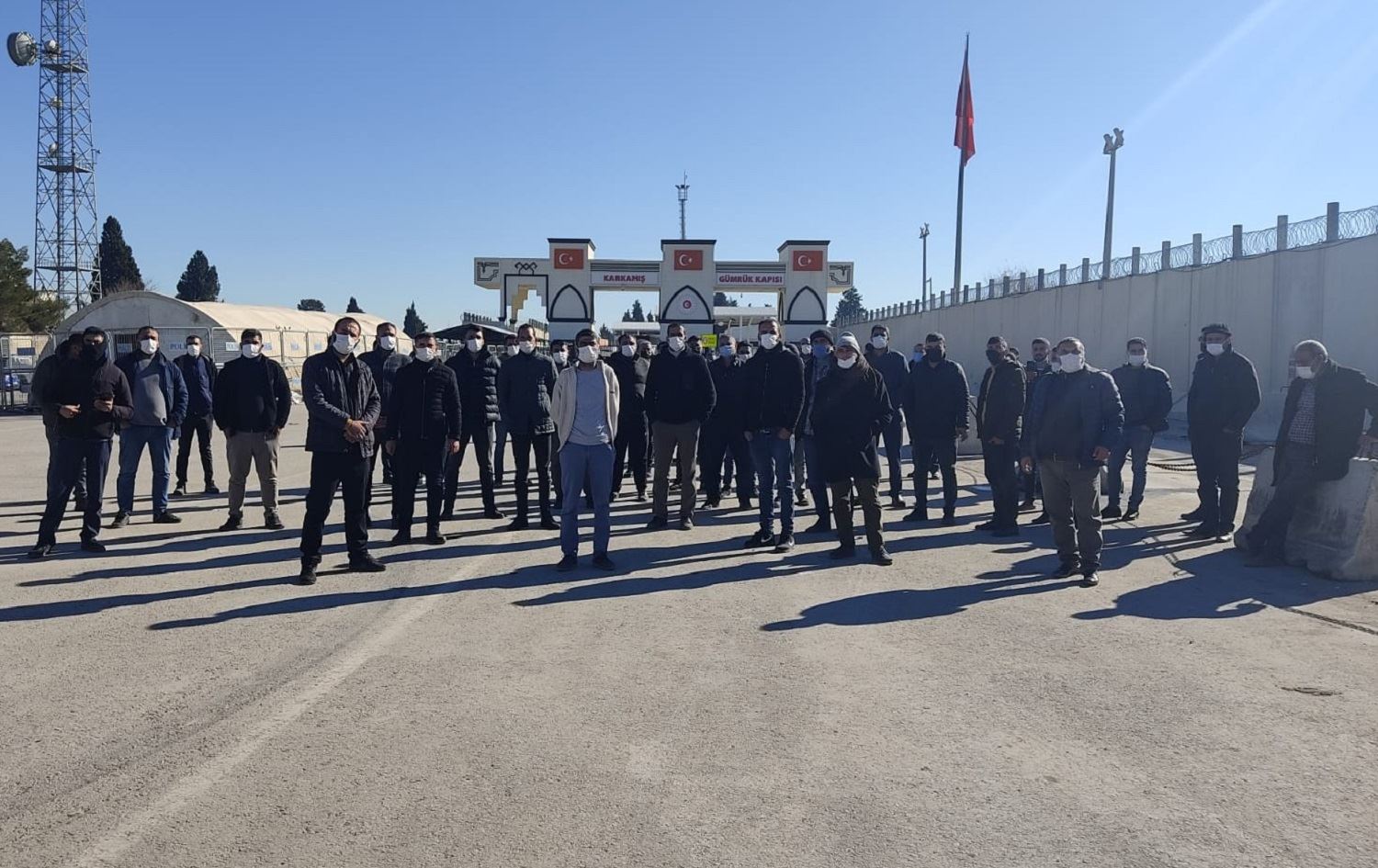 Li Dîlokê şofêrên barhilgiran dest bi grevê kirine