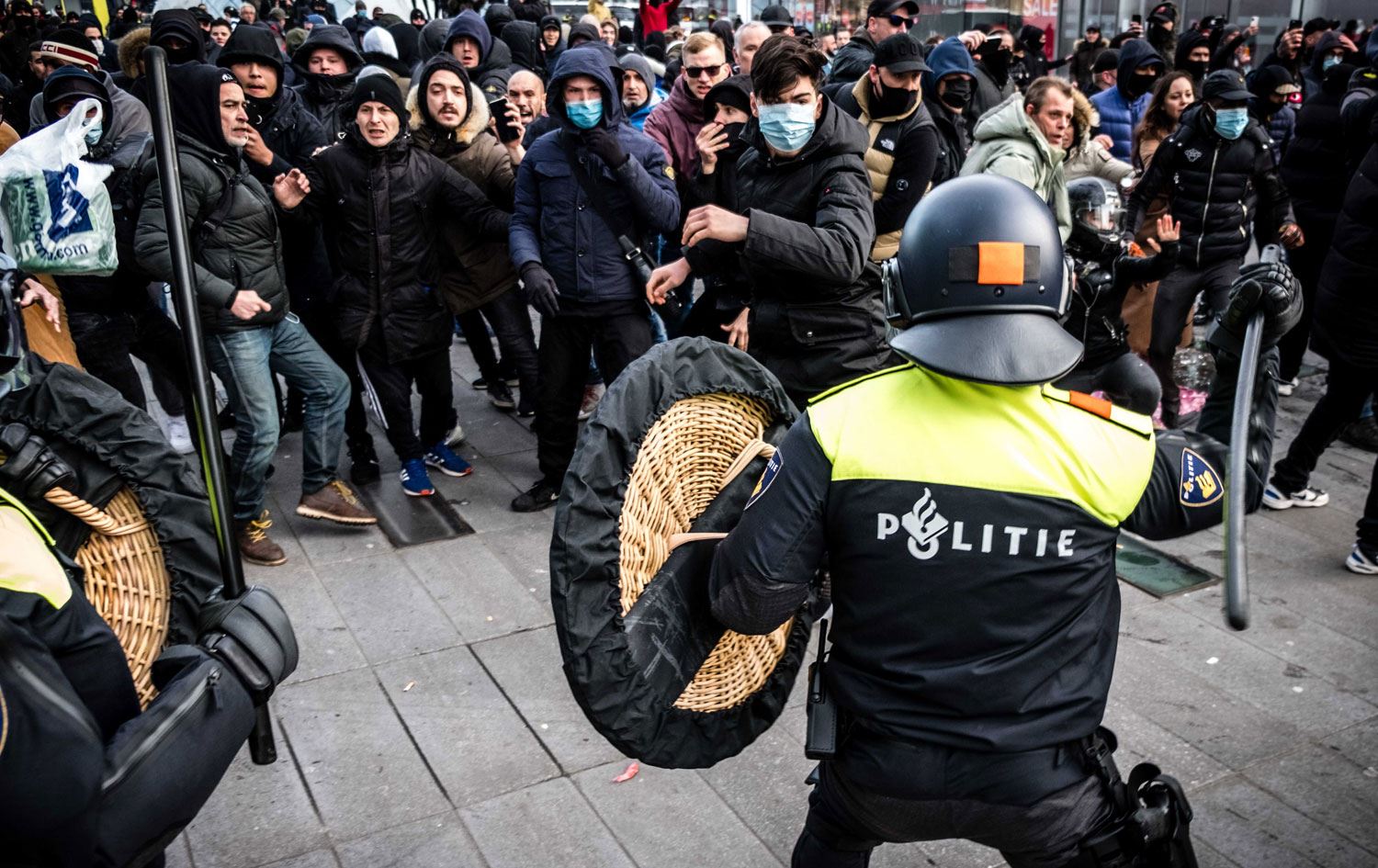 Hollanda’da Covid-19 protestoları: En az 30 gözaltı