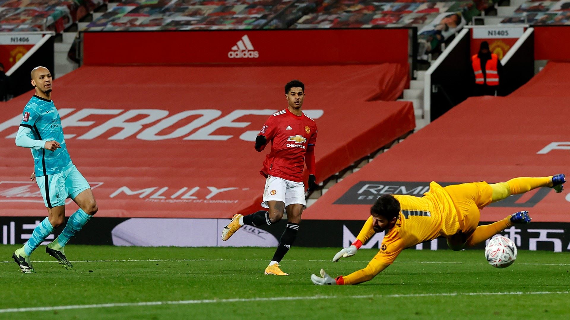 Manchester United Liverpool'u 3-2 yendi