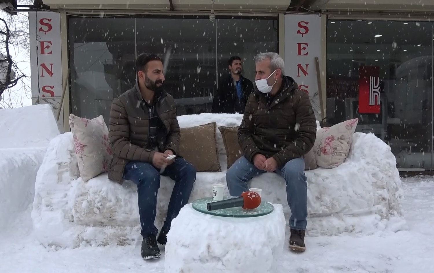 Hakkarili esnaflar karı fırsata çevirdi