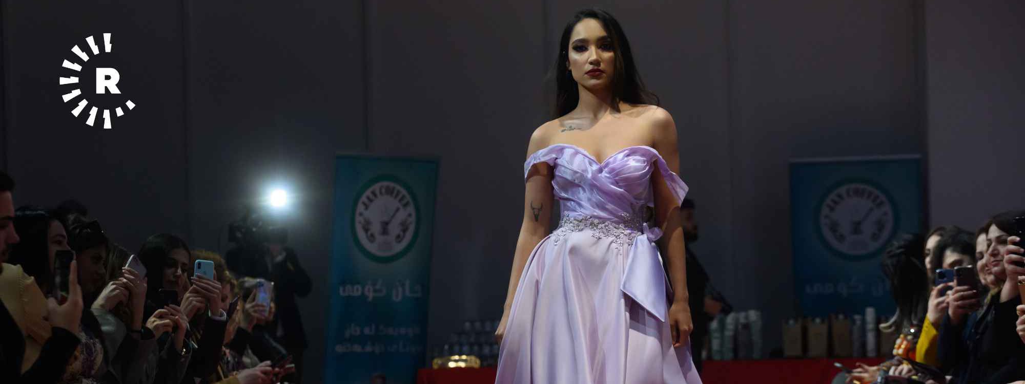 نمایشی کوڕان و کچان لە یەکەم رۆژی هەفتە نمایشی جلوبەرگ لە سلێمانی