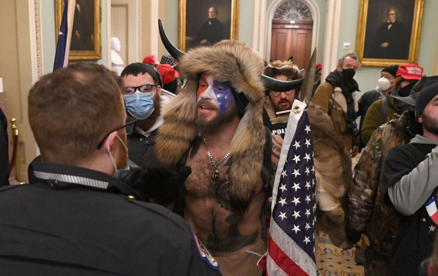 Dadgeha Federalî ya Amerîkayê 150 kesan bi êrîşa ser Kongresê tohmetbar dike