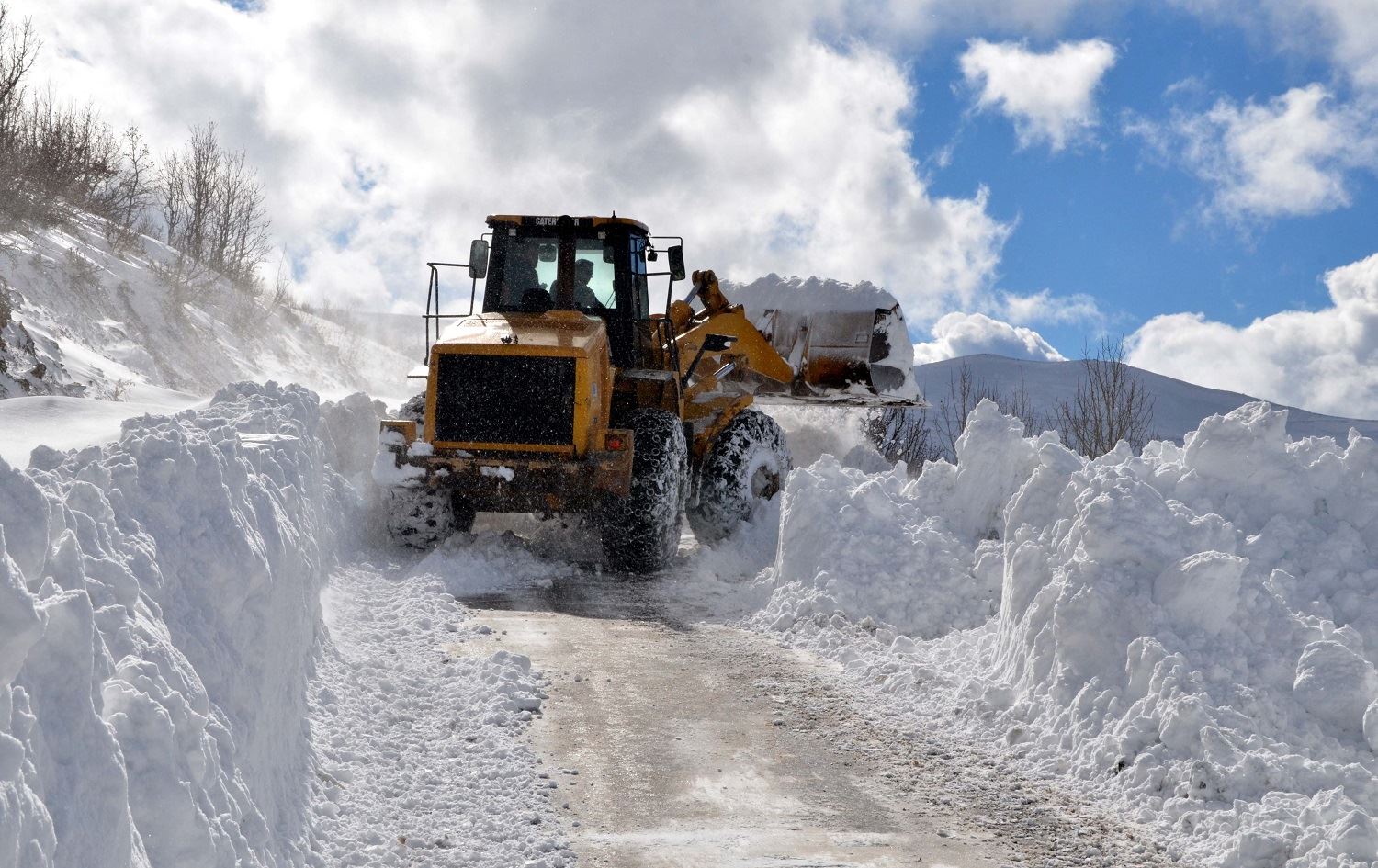 Li Mûş û Colemêrgê rêyên 90 gundan ji ber berfê hatin girtin