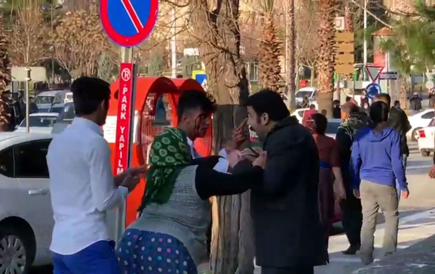 VİDEO - Urfa'da ‘kız kaçırma’ kavgası: Caddeler savaş alanına döndü