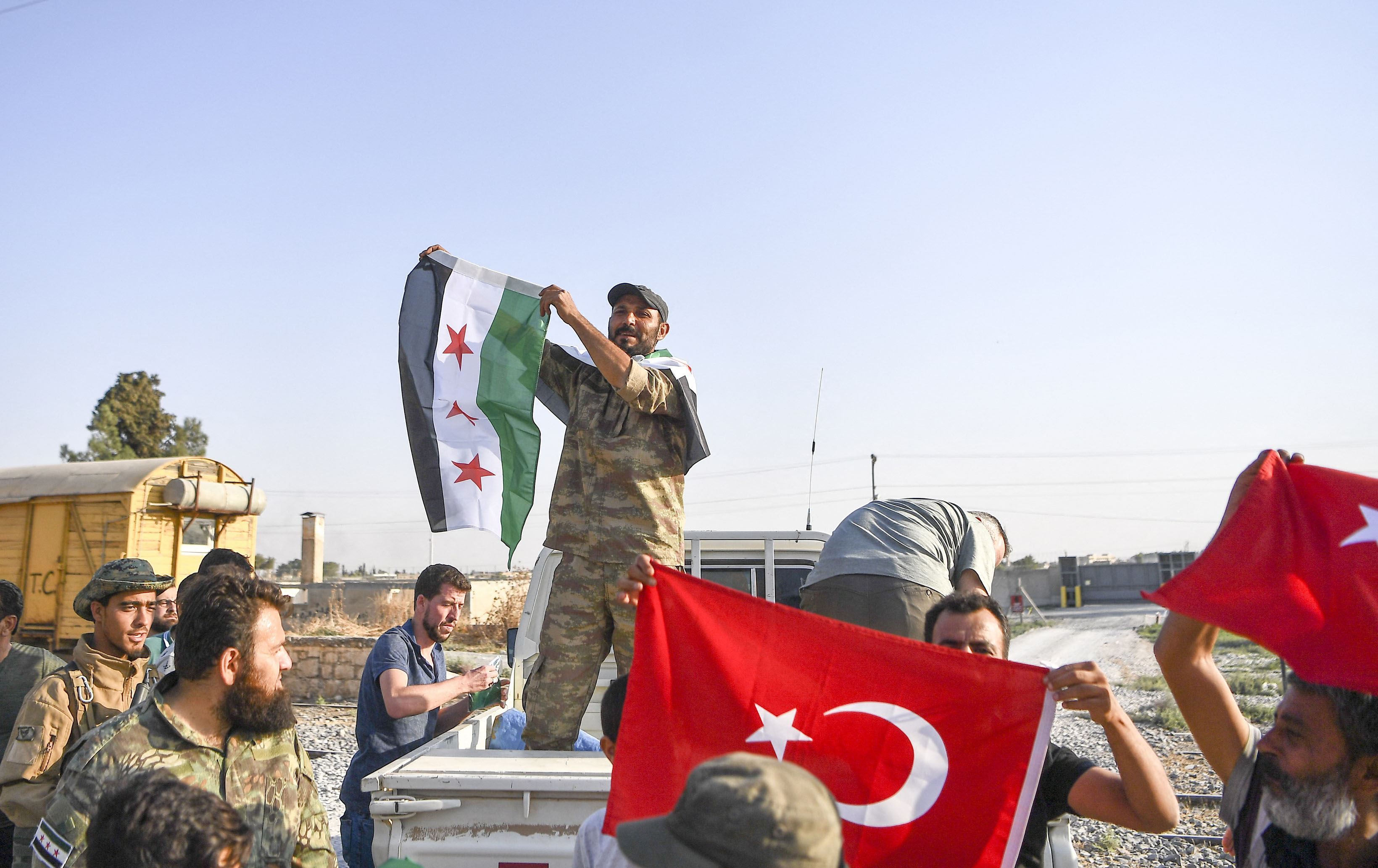 HRW: 63 kes bi tometa ‘endamtiya YPGê’ bo Tirkiyê hatin veguhastin