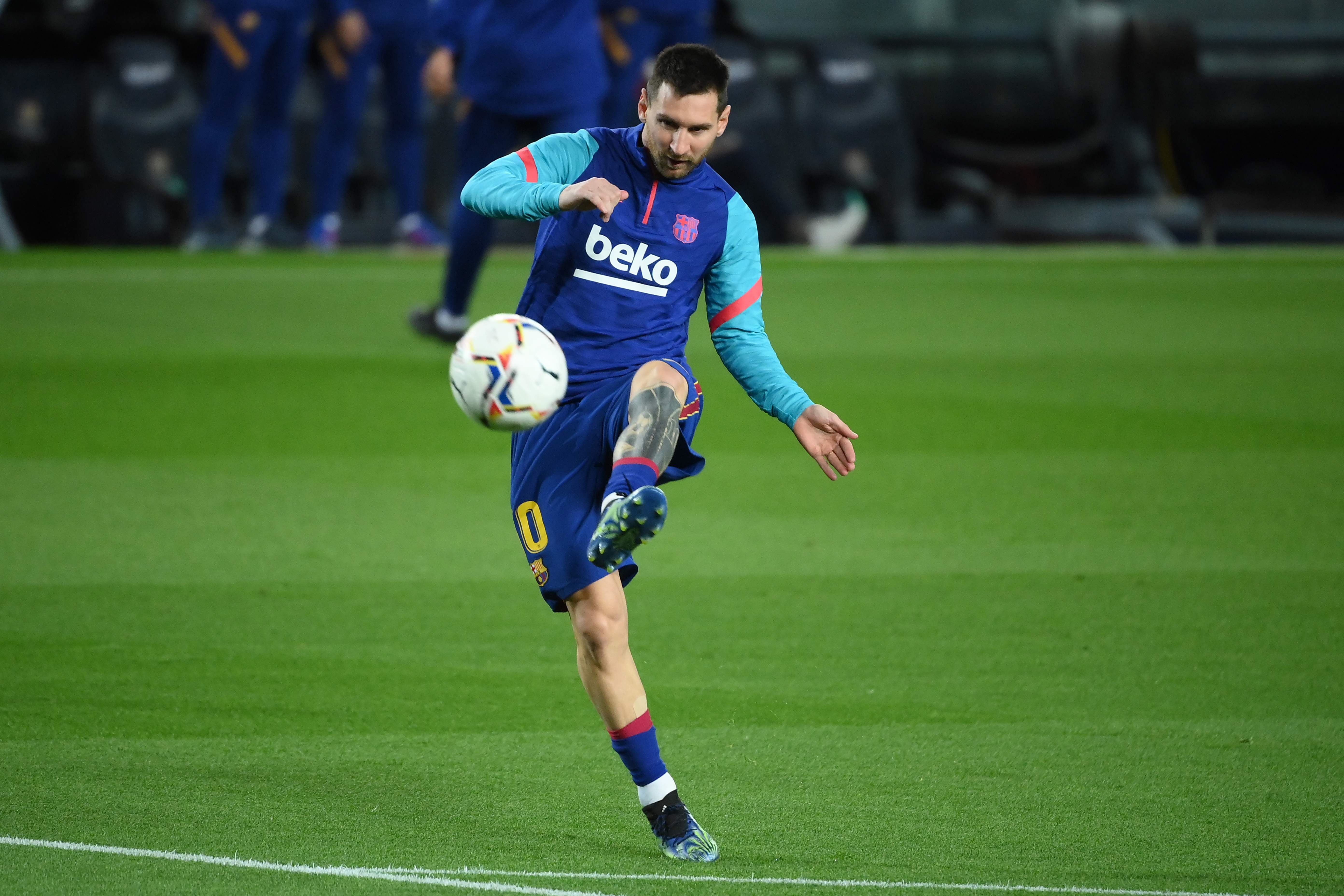 نادال بەرگری لە مێسی دەکات