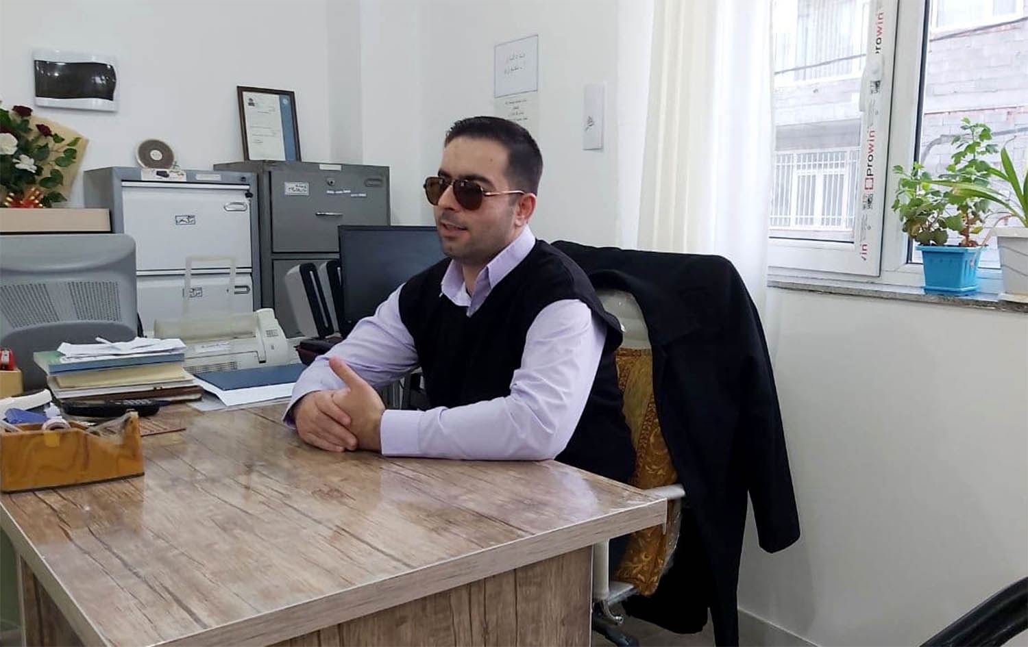 مین بە 5 ساڵی چاوەکانی لێسەند؛ ئێستا پارێزەر و مامۆستای زانکۆیە