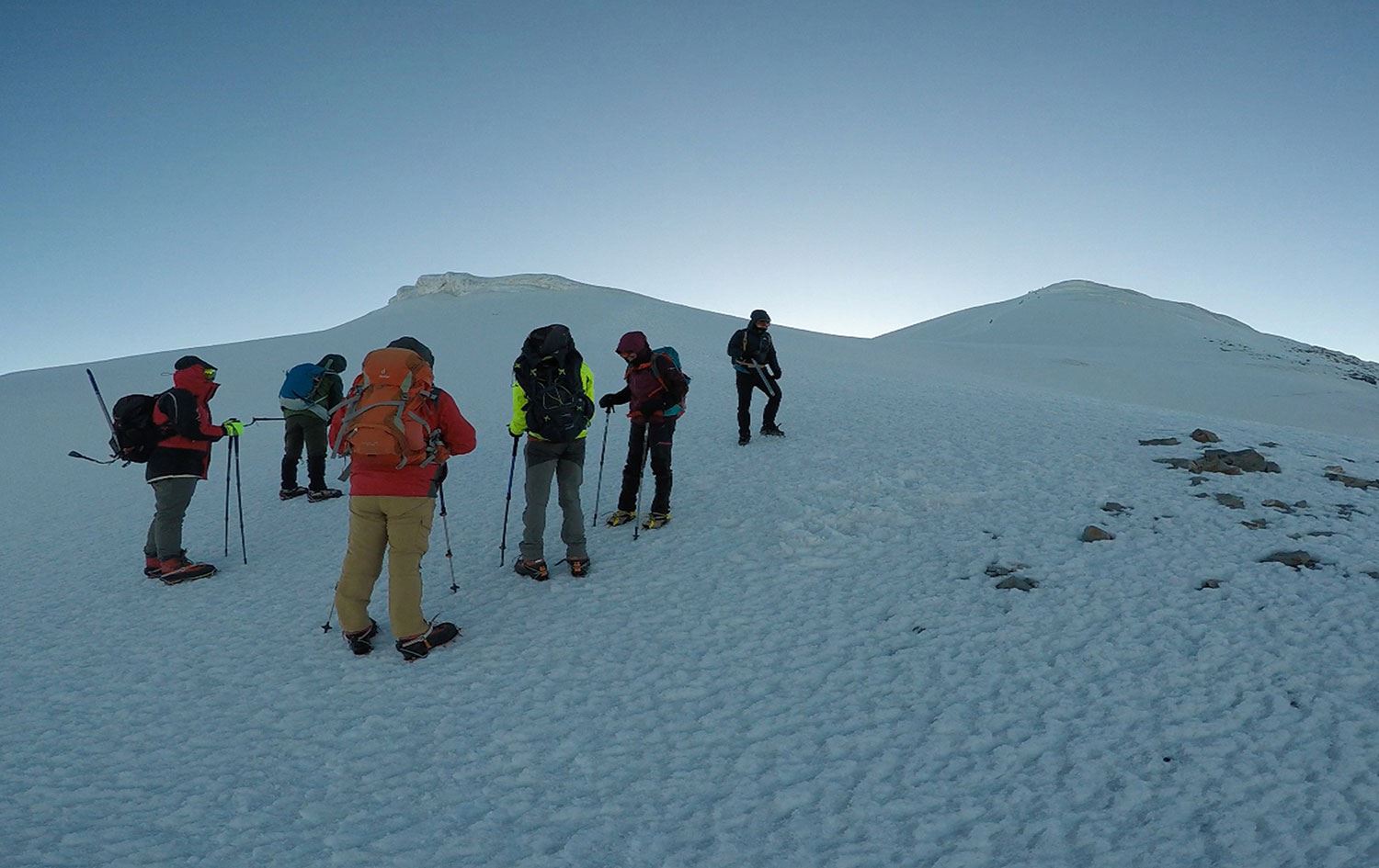 Ağrı Dağı zirvesine ulaşmak isteyen dağcılara fırtına engeli