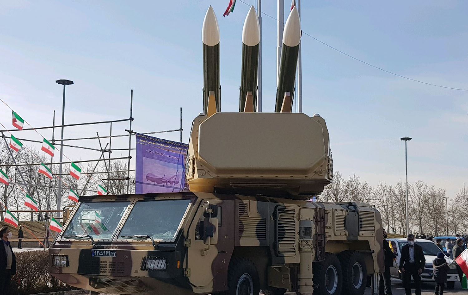 Supaya Pasdaran 3 mûşekên balistîk nimayiş kirin