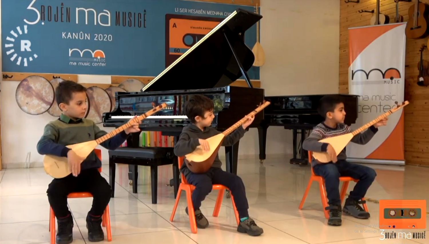 Di zikê dayika xwe de dê dengbêjiyê guhdar bikin