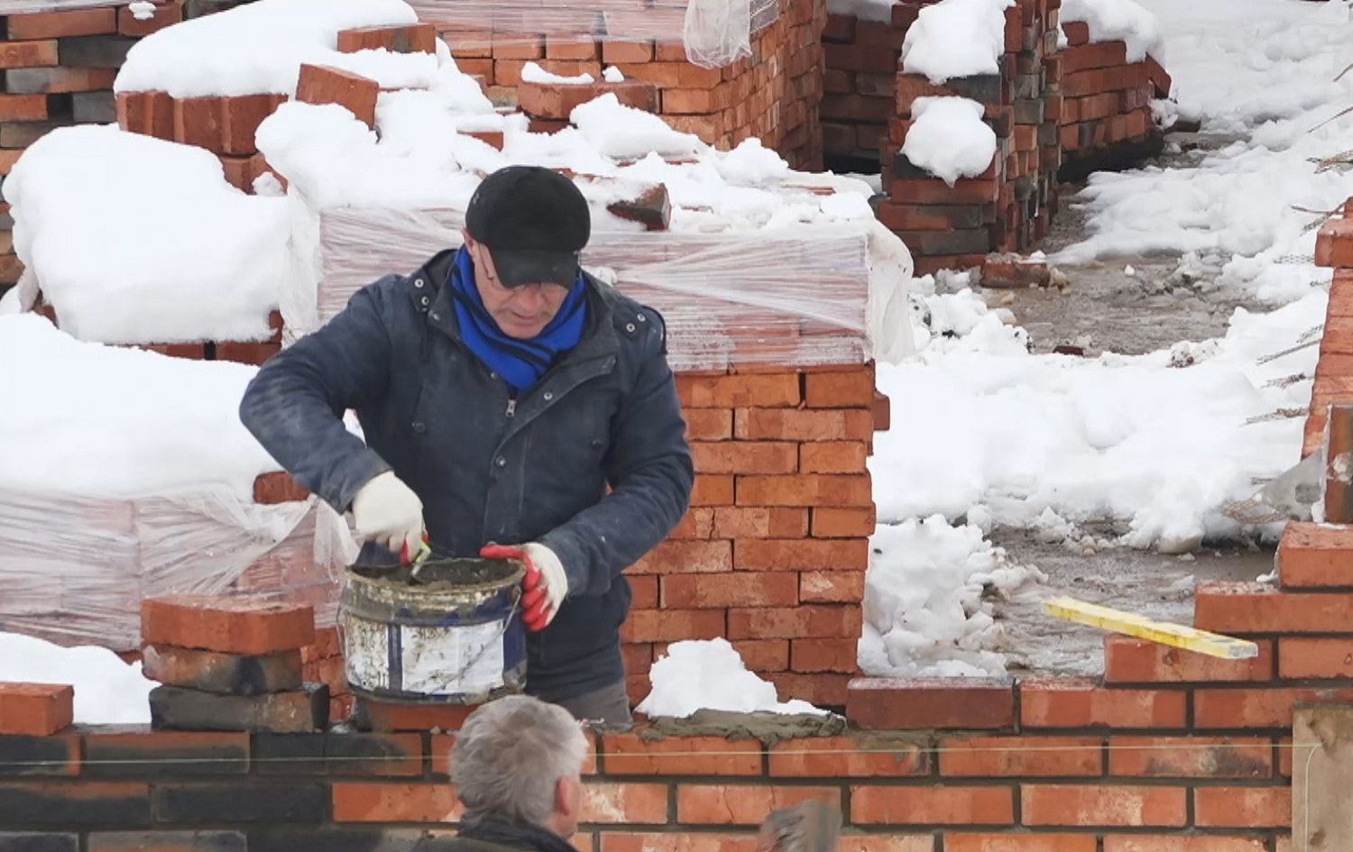 Hejarê Şamîl: Li her derê malên Kurdan tên têkdan