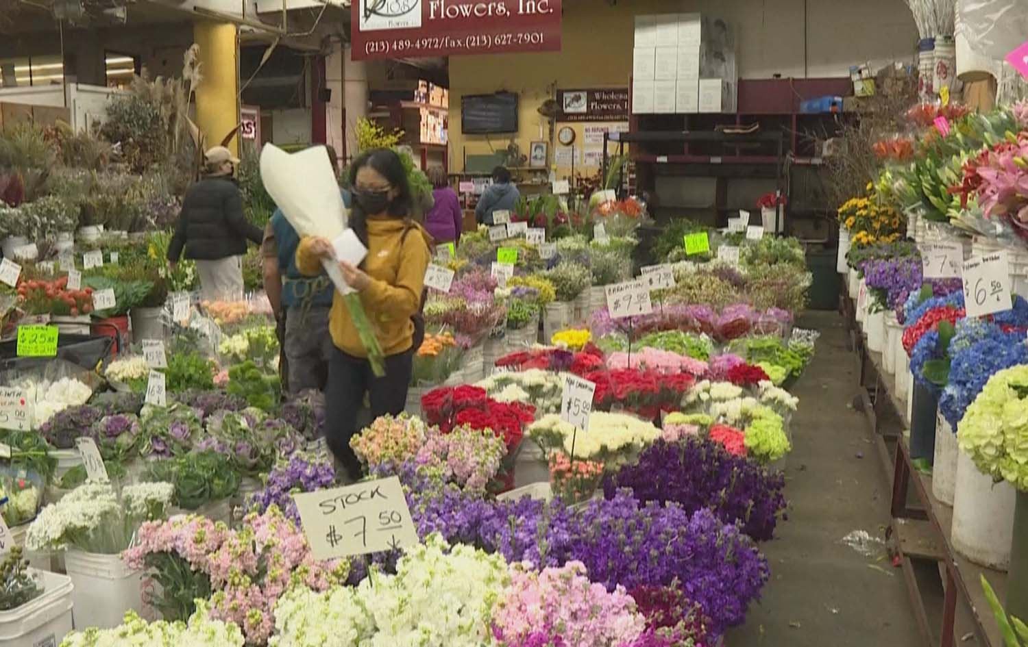 بەهۆی رۆژی ڤالانتاینەوە بازاڕی گوڵی لۆس ئەنجلس گەرم بووە