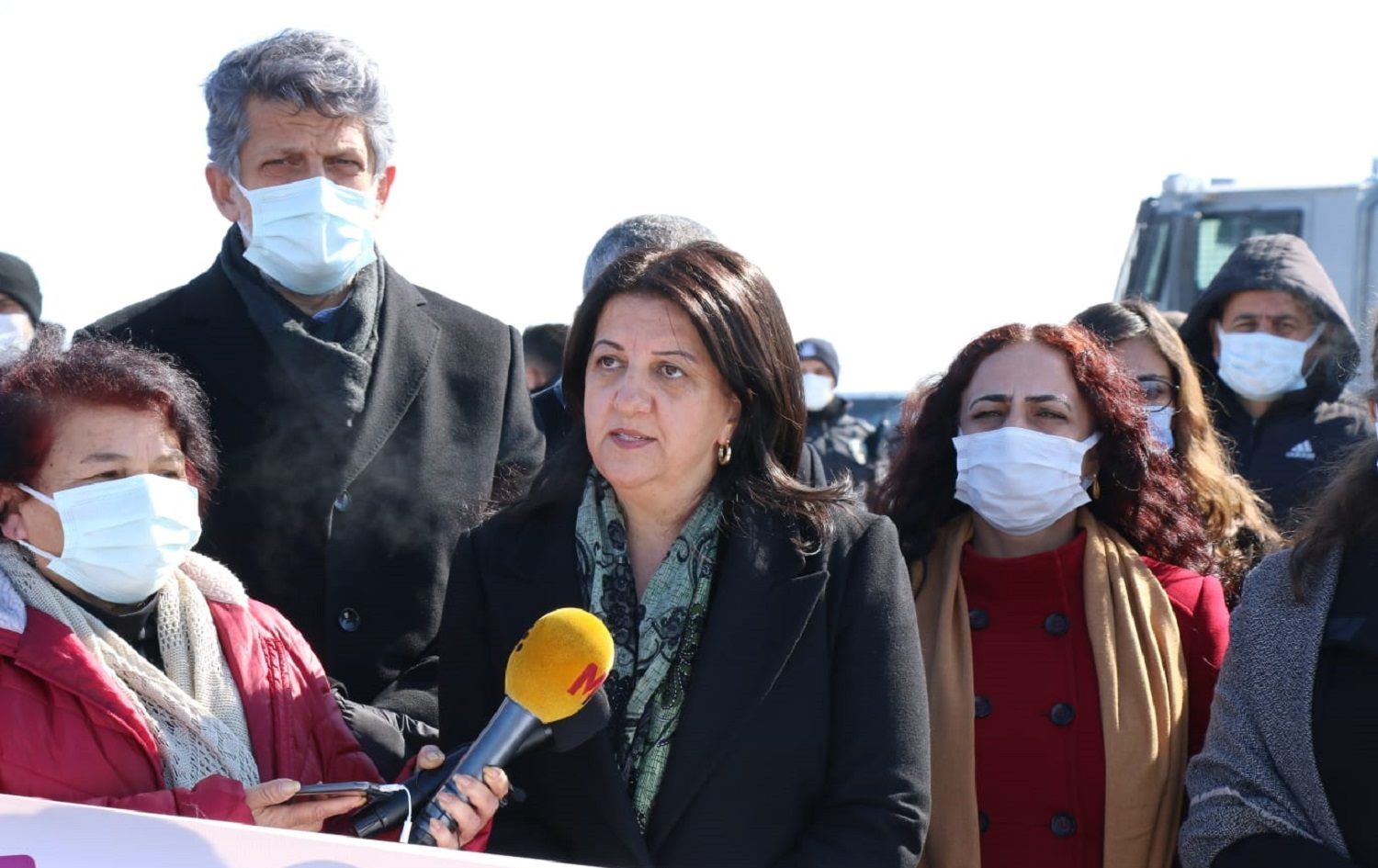 Pervin Buldan: Venekirina deriyên sînor cezakirina xelkê ye