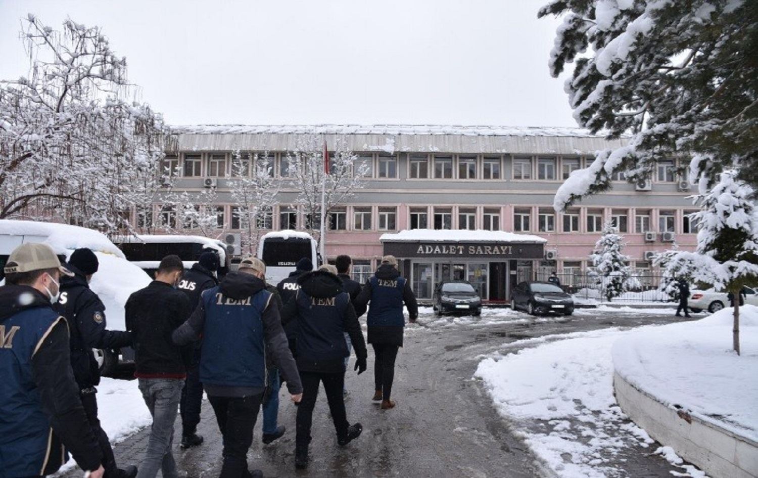 Li Mûş û Îdirê 14 endam û alîgirên HDPê hatin girtin