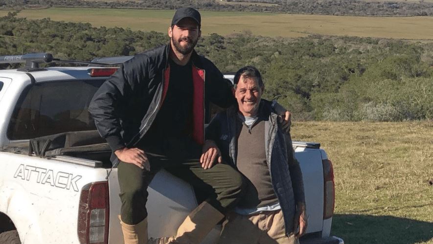 باوکی ئەلیسۆن بیکەر، گۆڵپارێزی یانەی لیڤەرپوول کۆچی دواییکرد