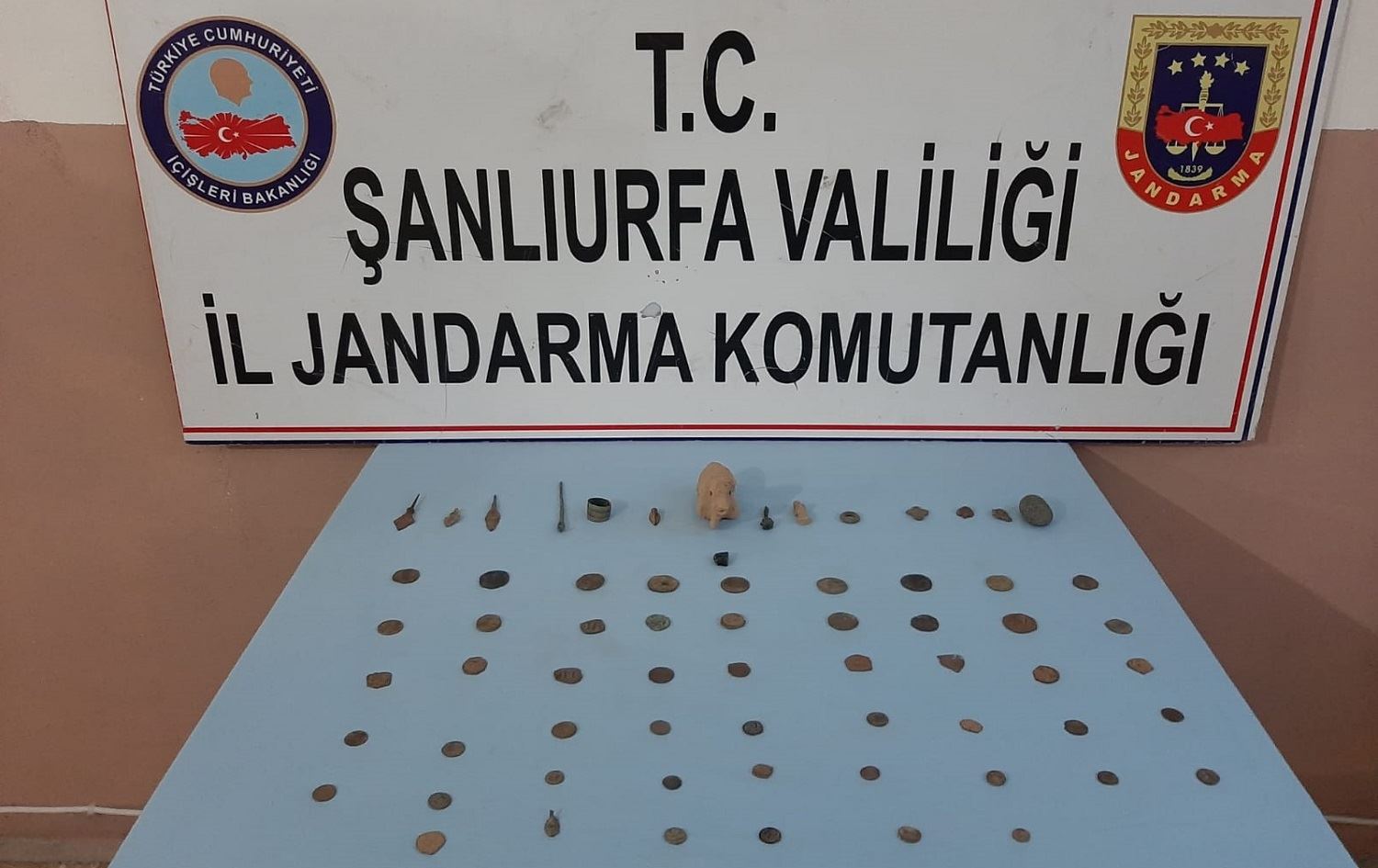 Hilvan’da Bizans dönemine ait 65 tarihi eser ele geçirildi