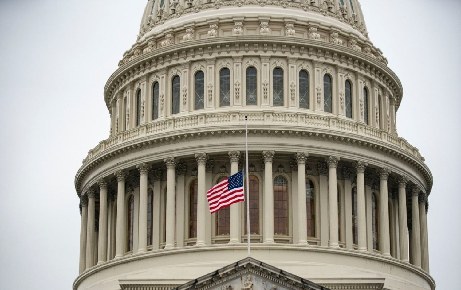 Senator ji zêdekirina kirêya demjimêrên karkirinê nerazî ne