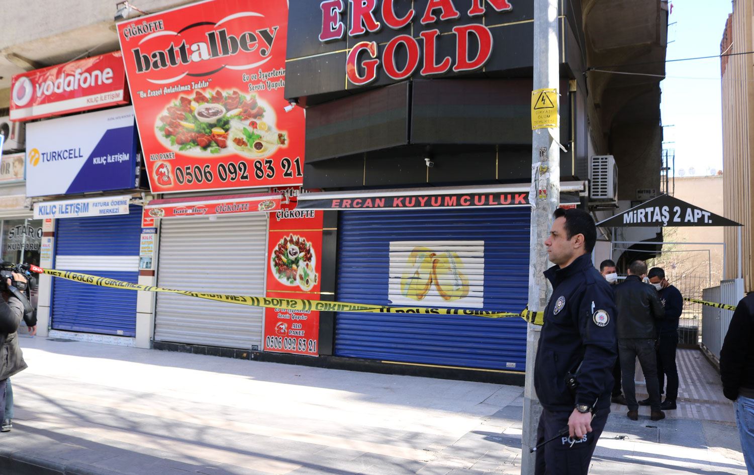 Diyarbakır’da kuyumcu ve berbere silahlı saldırı