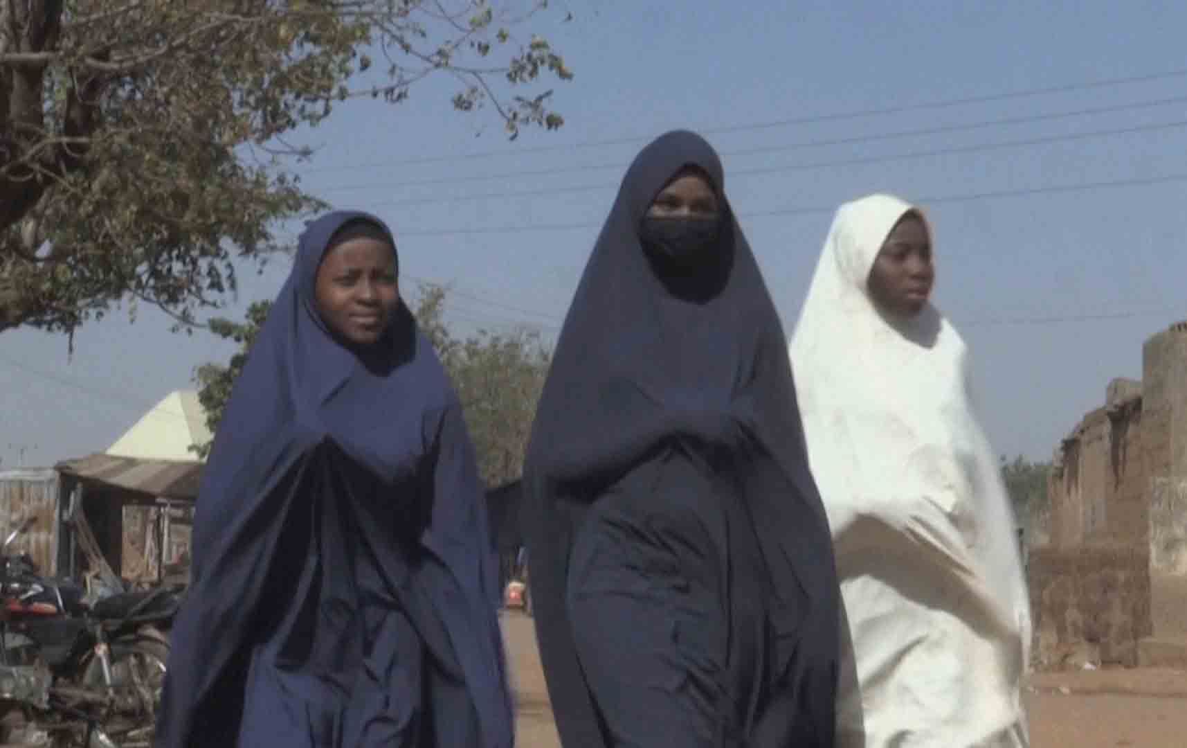 گرووپێکی چەکدار زیاتر لە 350 کچ لە نایجیریا دەڕفێنن