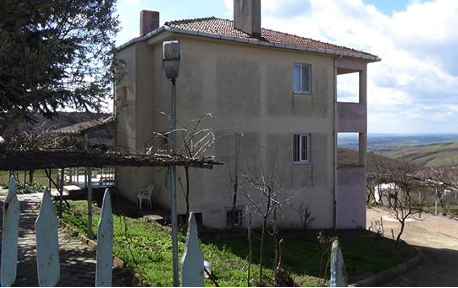 Cinnet getiren genç, her iki annesini öldürüp intihar etti