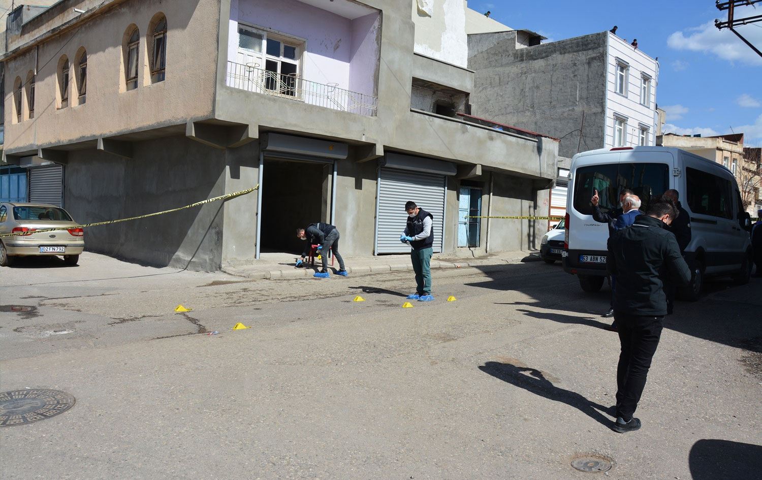 Siverek’te eve silahlı saldırı anı kamerada