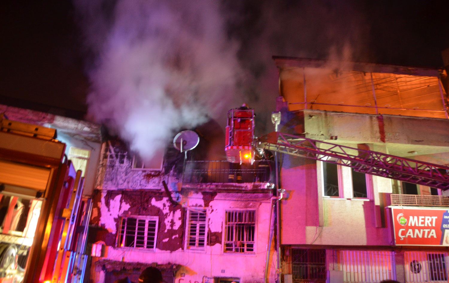 Maraş’taki yangında yaşlı çift yaralandı