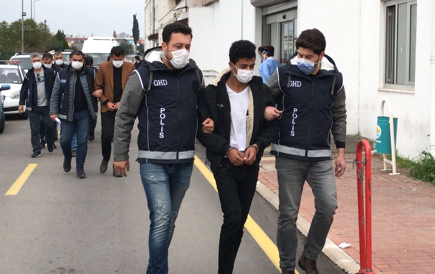 Göçmen kaçakçılığı yapan 7 kişi gözaltına alındı