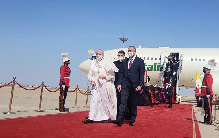 استقبال بابا الفاتيكان في مطار بغداد الدولي