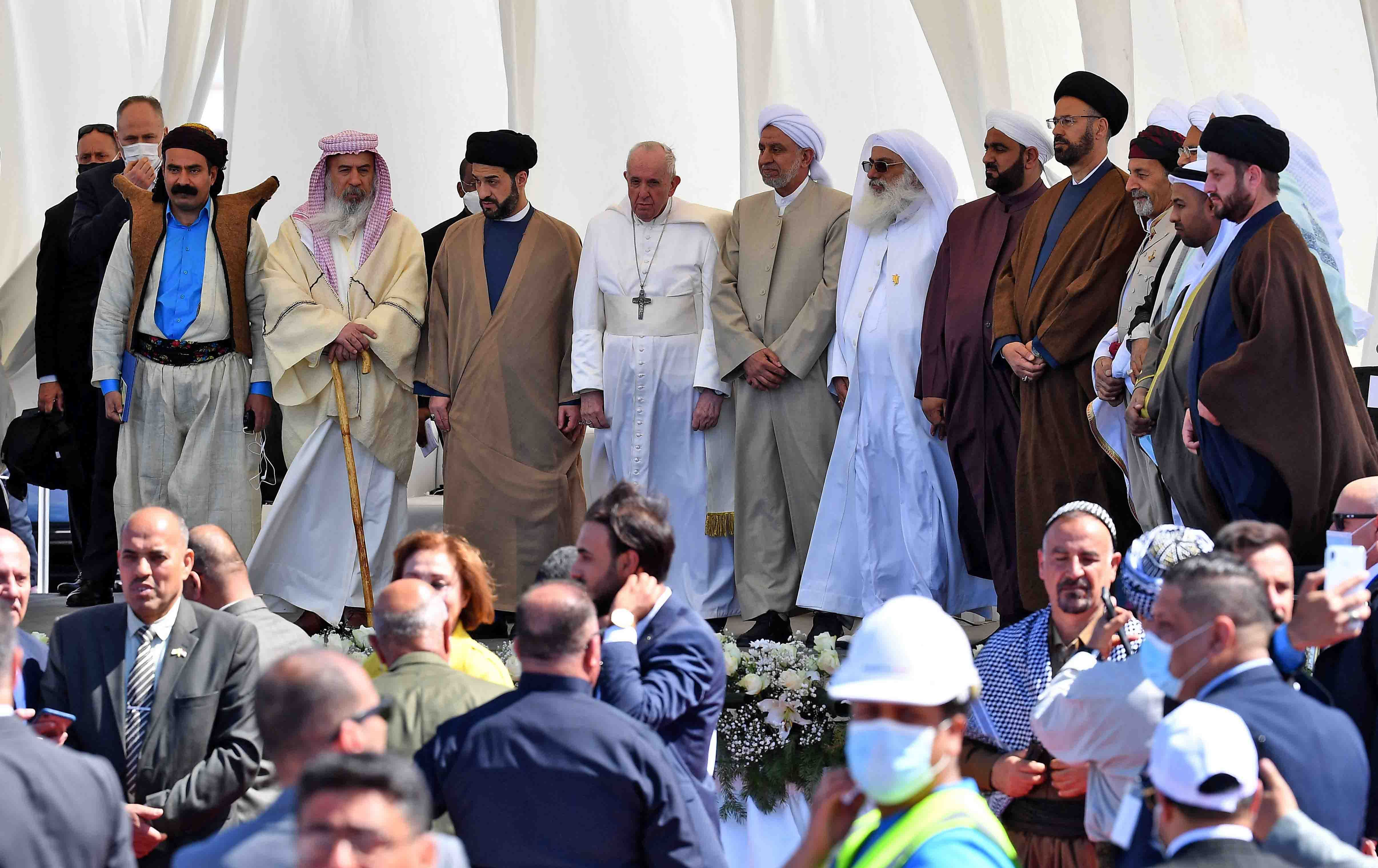 پاپا فرانسیس: تووندوتیژی خیانەتە لە ئایین و ئێمەی باوەڕداران ناتوانین لە تیرۆریزم بێدەنگ بین