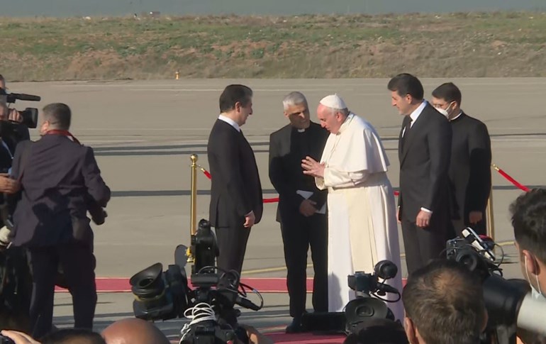 Prime Minister Masrour Barzani (left) and President Nechirvan Barzani (right) welcome Pope Francis (centre) to Erbil. Photo: Rudaw