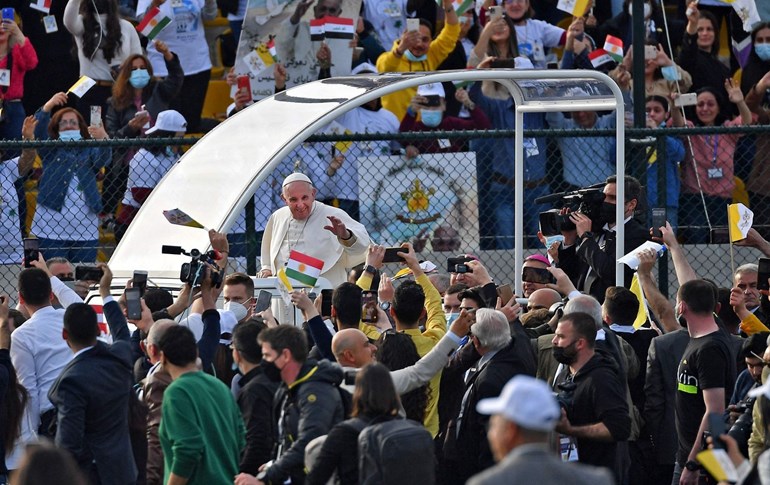 Papa Francis li Stadyuma Franso Herîrî