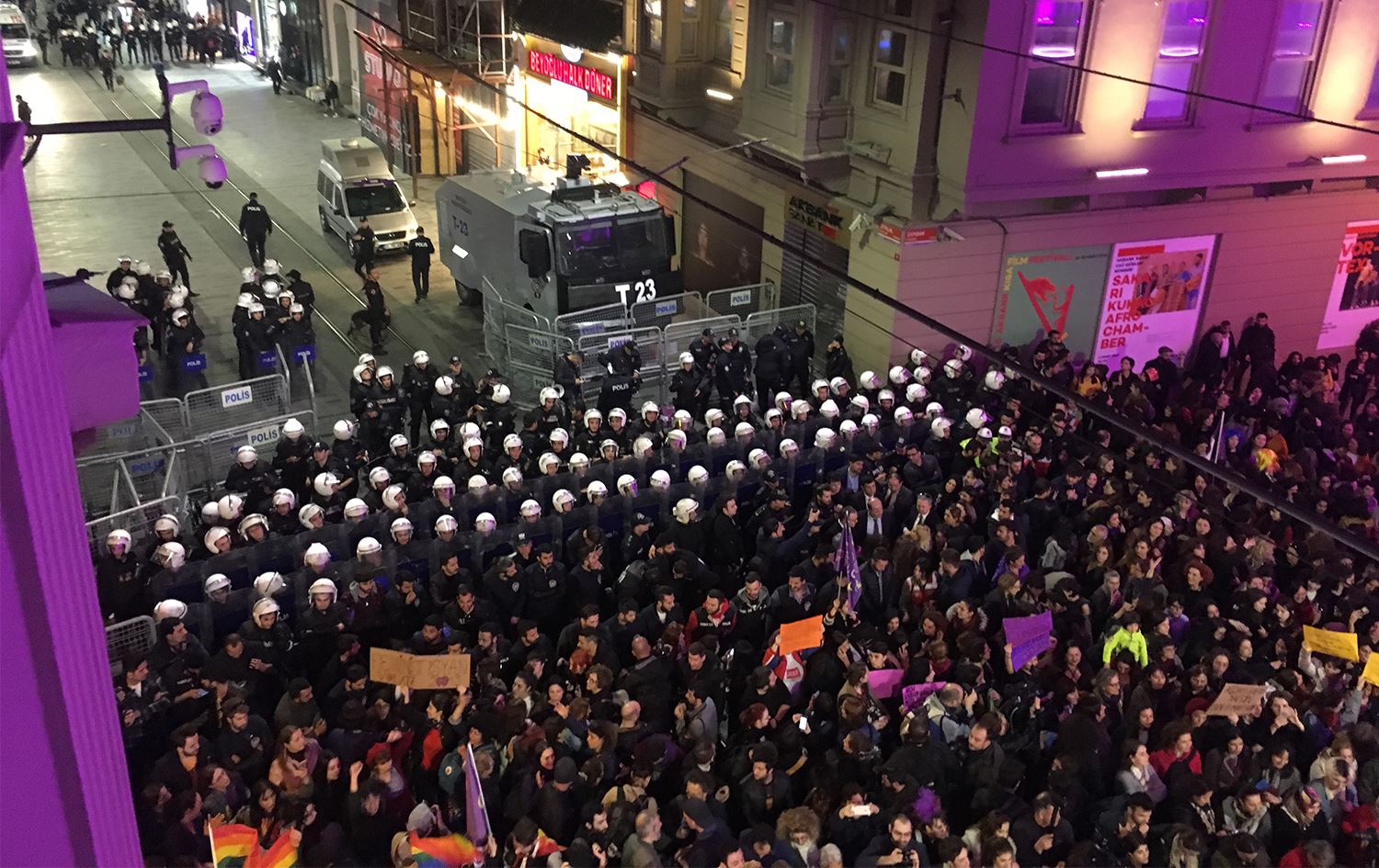 İstanbul'da 8 Mart yürüyüşü öncesi bazı yollar kapatıldı