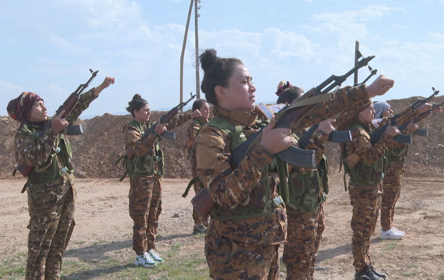 Li Rojavayê Kurdistan jinan di şerê li dijî DAIŞê de roleke sereke dîtin