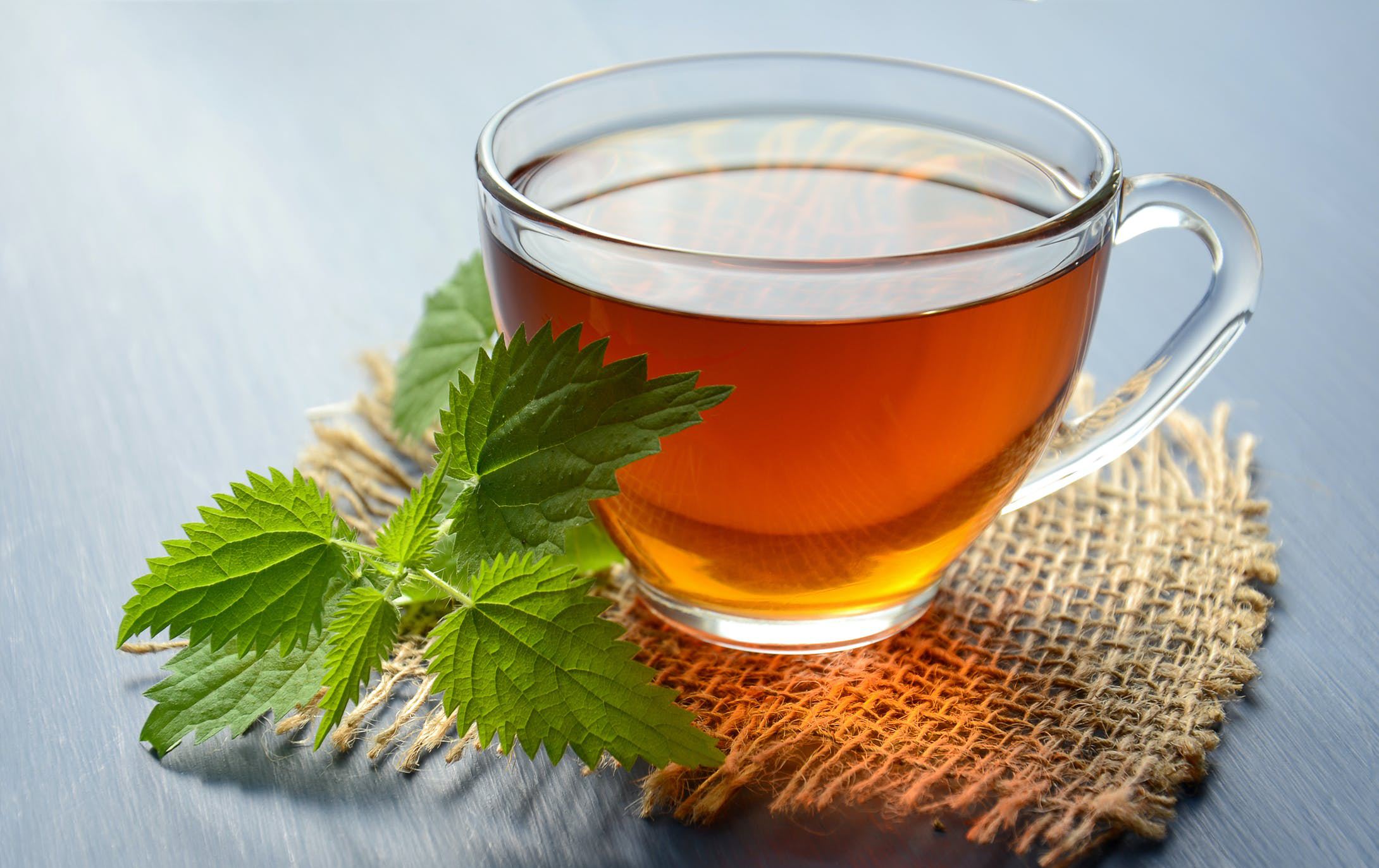 توێژینەوەیەک: خواردنەوەی چا مەترسیی بەرزەپەستانی خوێن کەمدەکاتەوە