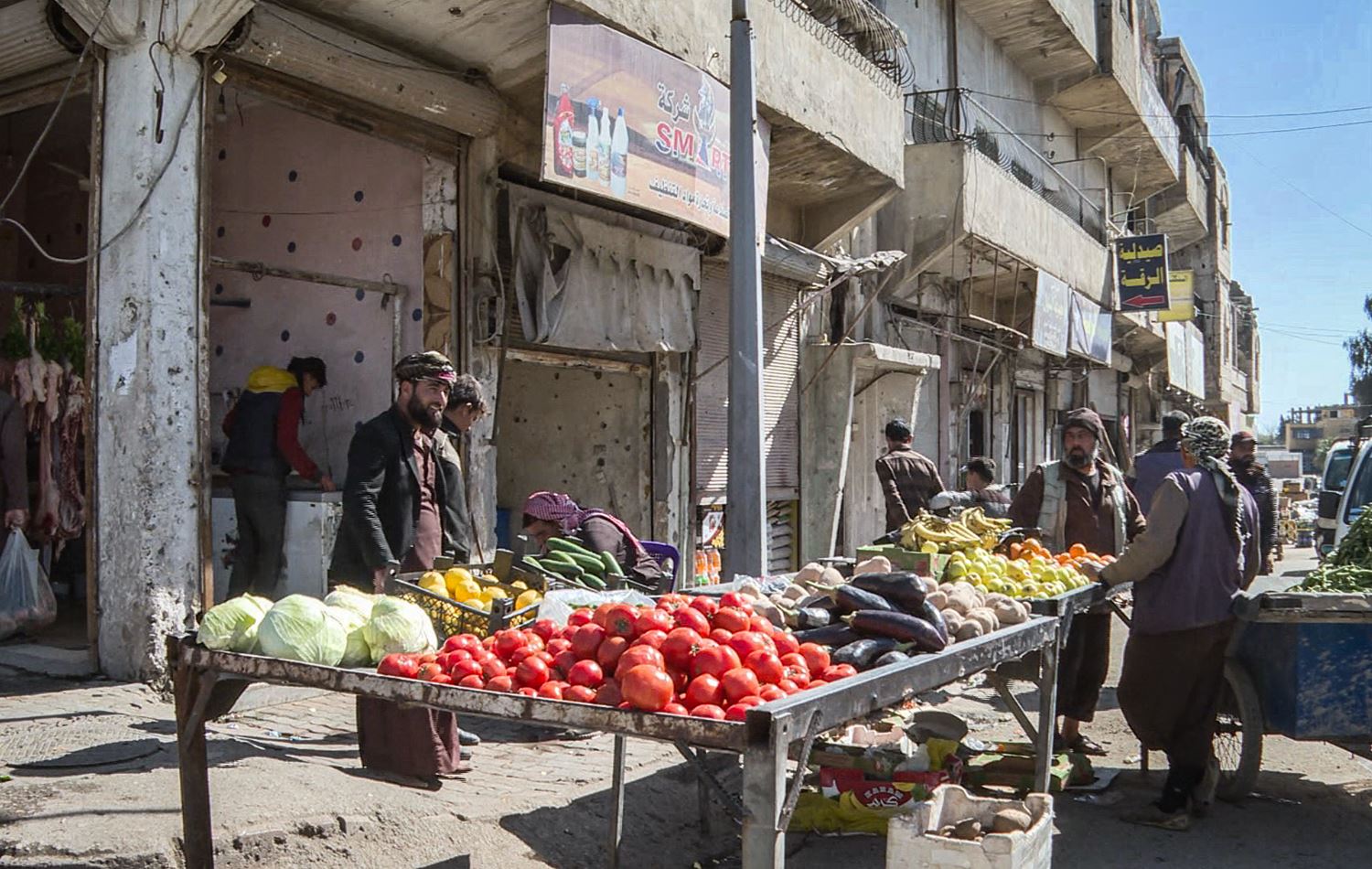 Raqqa locals struggle for food as Syrian pound hits rock bottom