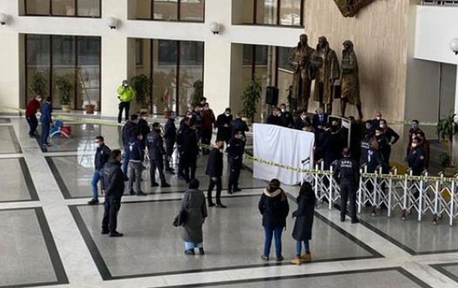 Bakırköy Adliyesi çalışanı 7. kattan atlayarak intihar etti