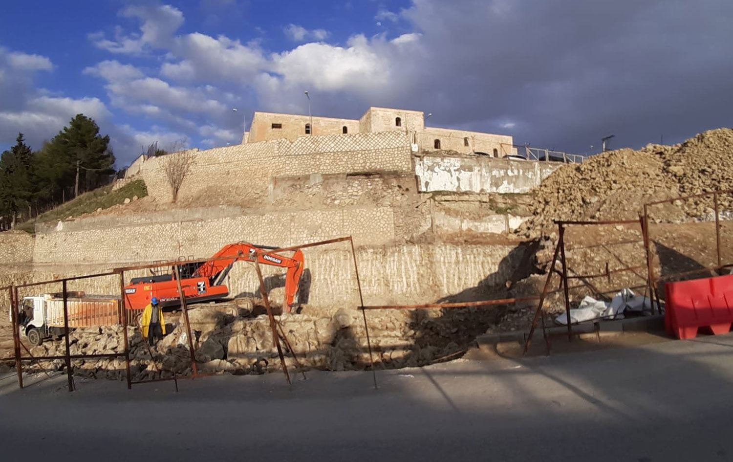 Mardin’deki Mor Efrem Manastırı’nda otopark yapımı için kazı başlatıldı