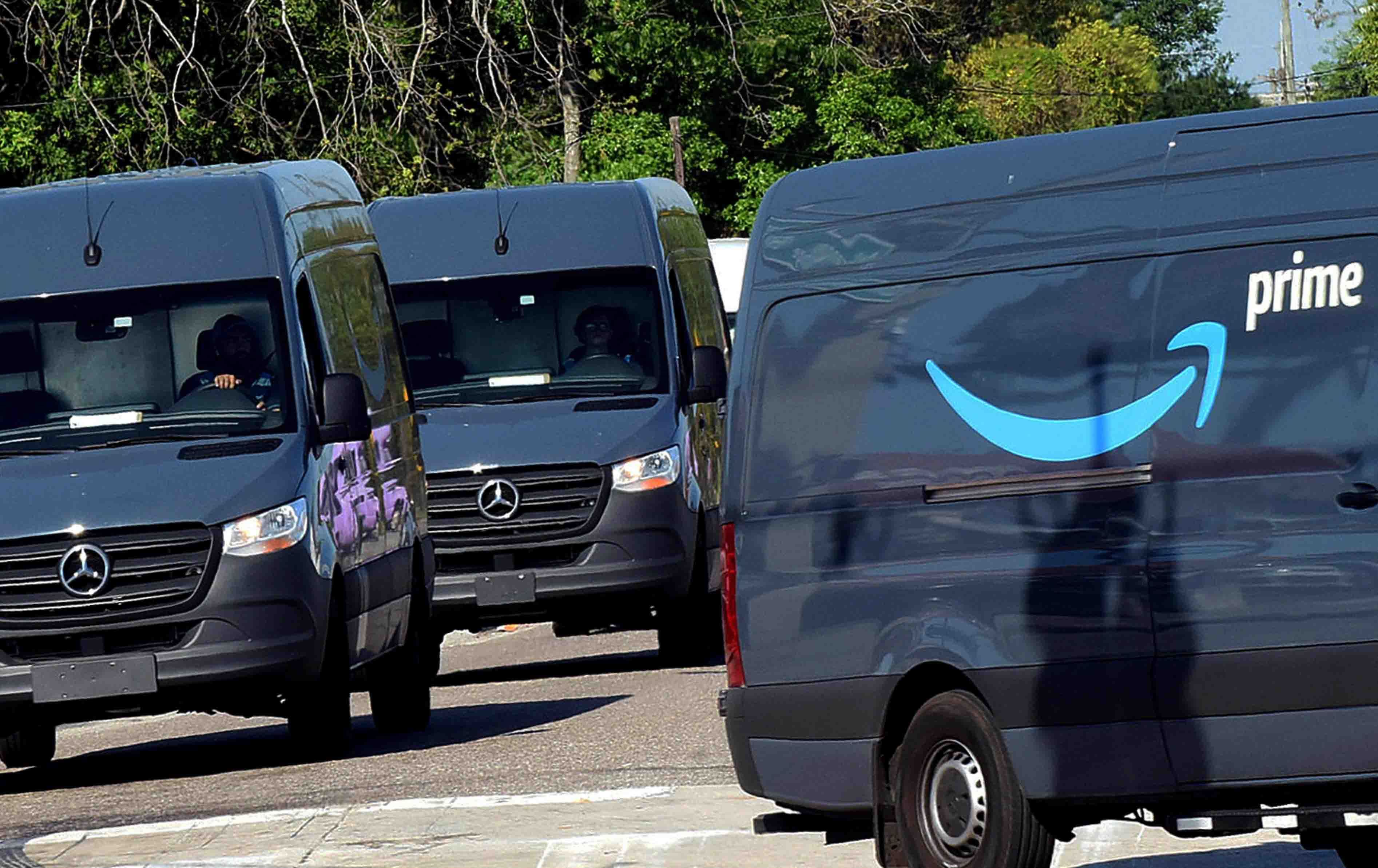 ئەمازۆن بەشێک لە شۆفێرەکانی ناچارکردووە میز بکەنە بووتڵەوە