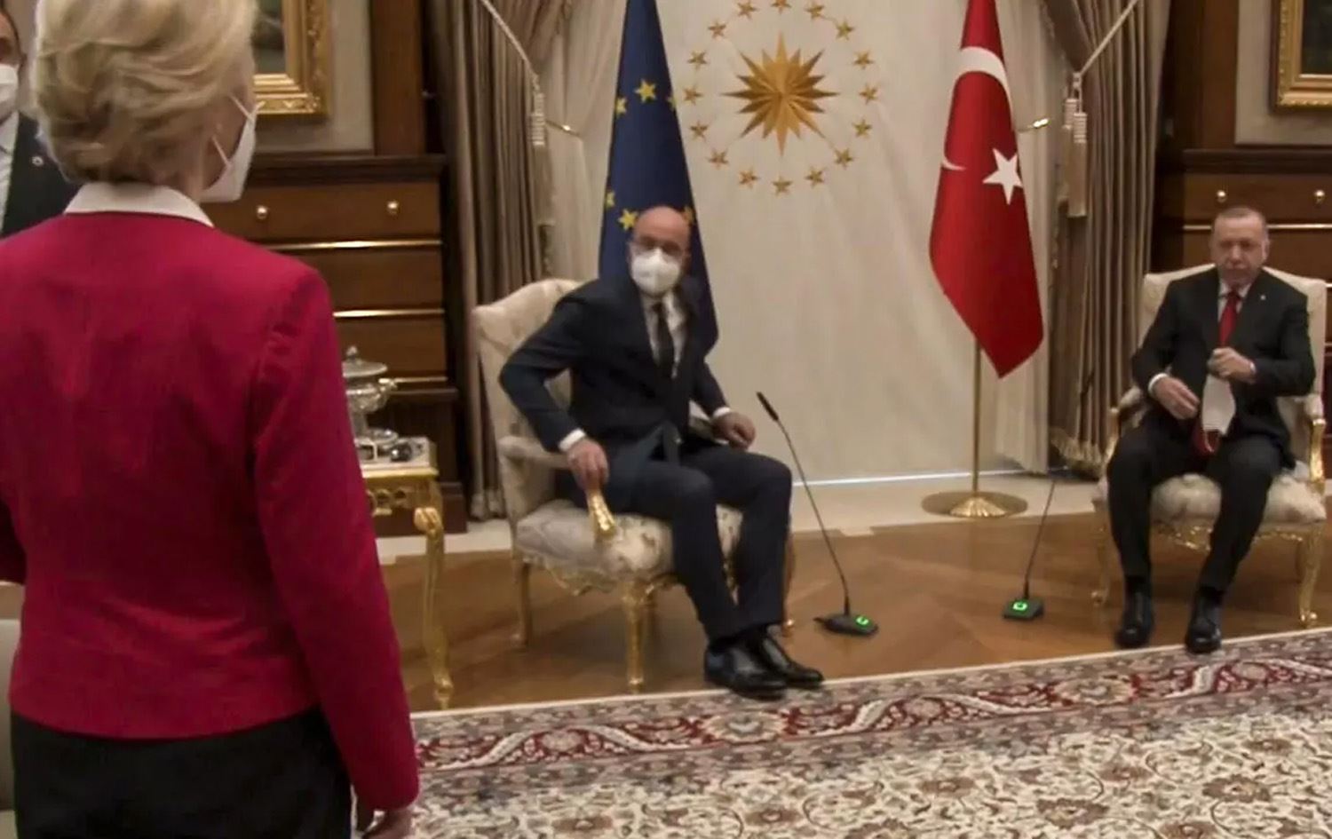 Beştepe görüşmesindeki 'Koltuk Skandalı' dünya gündeminde