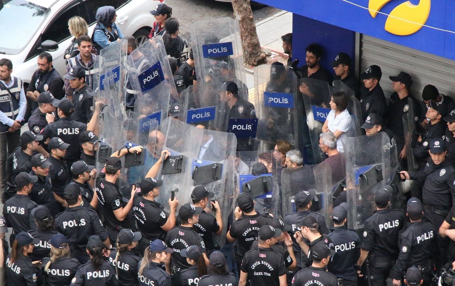 CHP'li Tanrıkulu Mart ayı hak ihlalleri raporunu açıkladı